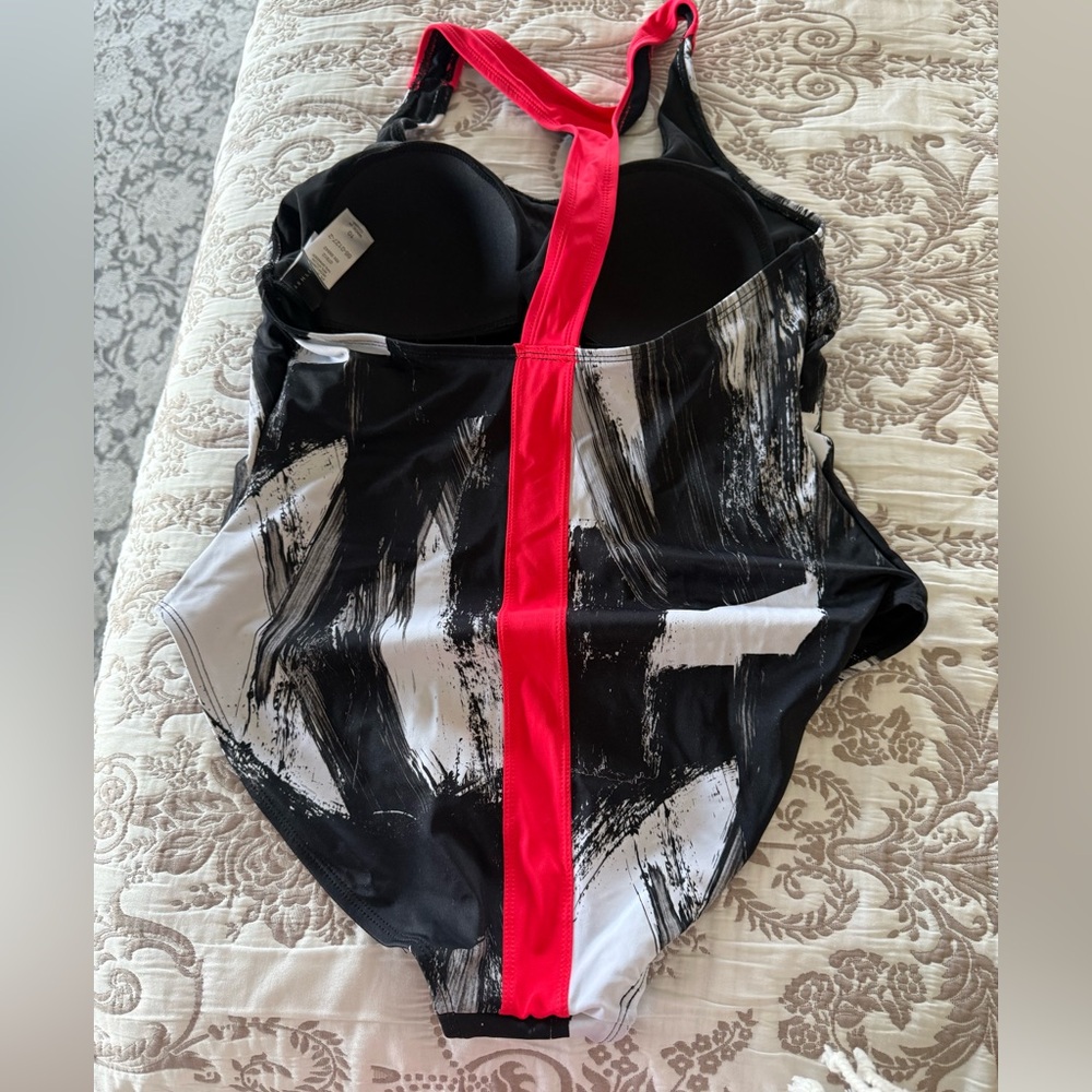 New with out tags swim suit